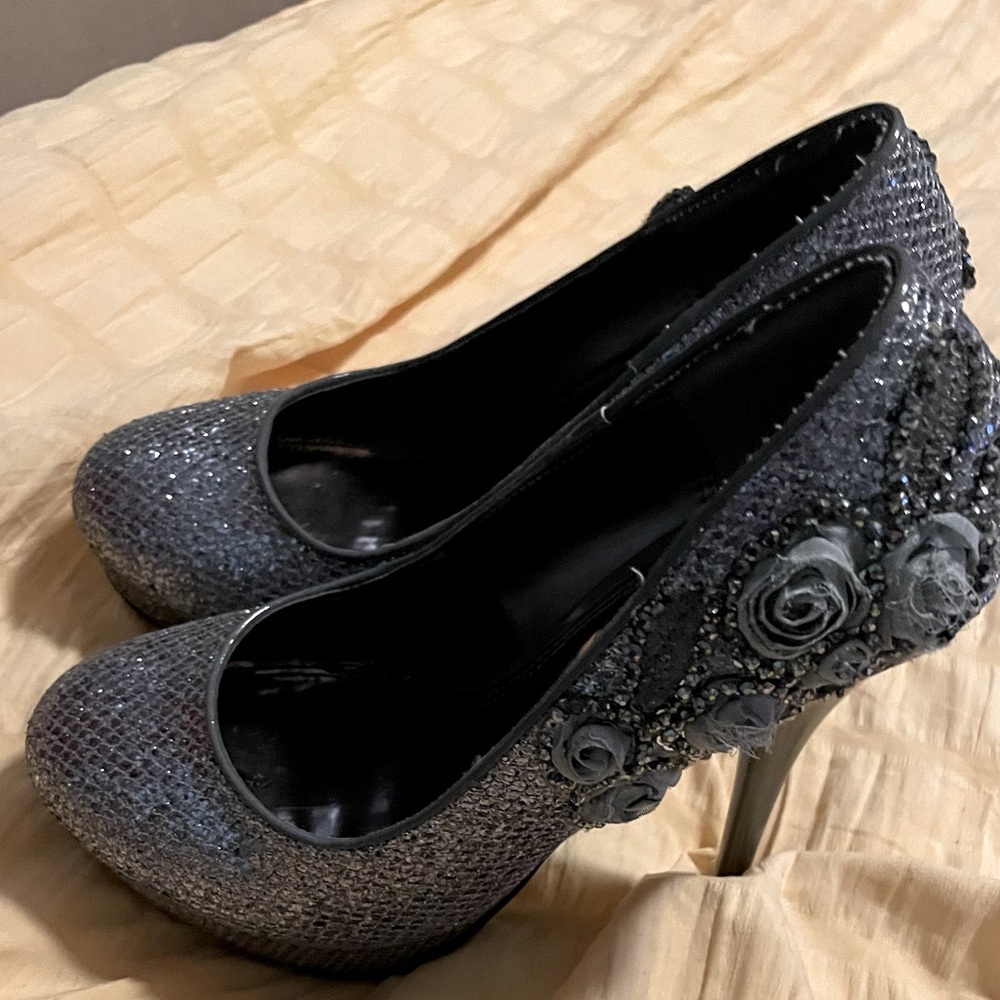 RARE Mascotte sparkly stilettos! Ruffle Roses Sequins! Size 7 Prom Homecoming EC